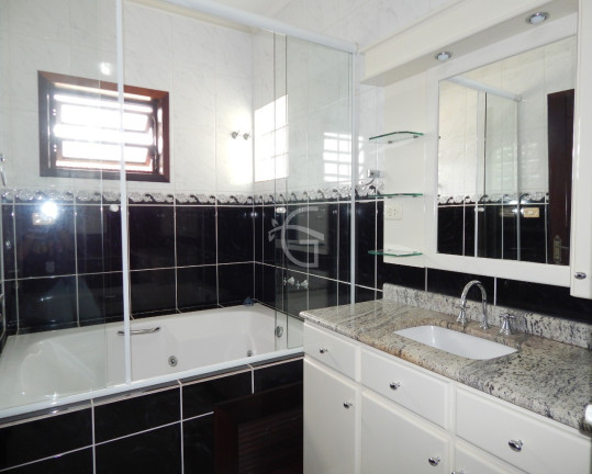 Imagem Casa com 4 Quartos à Venda, 206 m² em América - Joinville Imagem Casa com 4 Quartos à Venda, 206 m² em América - Joinville