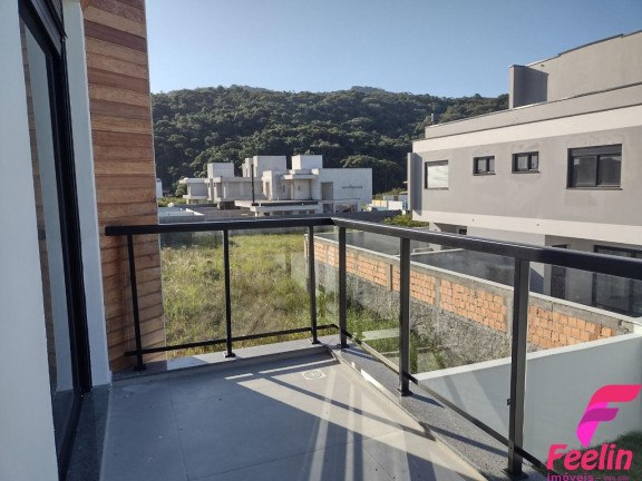 Imagem Casa com 3 Quartos à Venda, 197 m² em Rio Tavares - Florianópolis