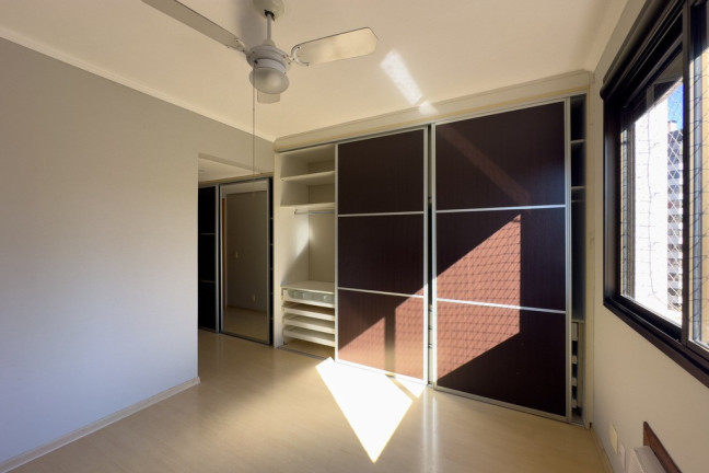 Imagem Imóvel com 3 Quartos à Venda, em Petrópolis - Porto Alegre Imagem Imóvel com 3 Quartos à Venda, em Petrópolis - Porto Alegre