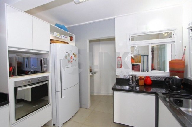 Imagem Imóvel com 3 Quartos à Venda, 193 m² em Jardim Itu - Porto Alegre Imagem Imóvel com 3 Quartos à Venda, 193 m² em Jardim Itu - Porto Alegre