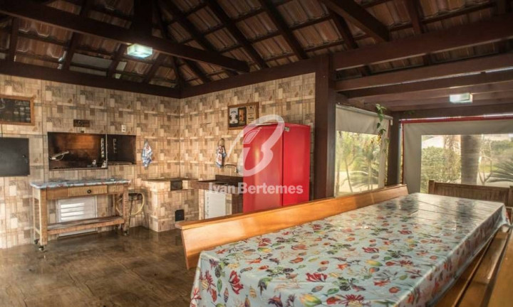 Imagem Sobrado com 2 Quartos para Temporada, em Canto Grande - Bombinhas Imagem Sobrado com 2 Quartos para Temporada, em Canto Grande - Bombinhas