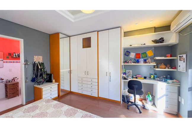 Imagem Casa com 4 Quartos à Venda, 394 m² em Vila Assunção - Porto Alegre