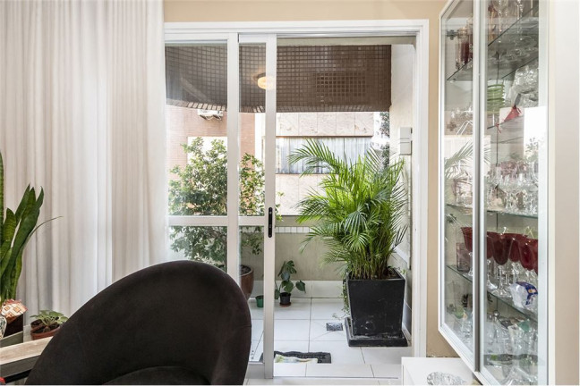 Imagem Imóvel com 2 Quartos à Venda, em Petrópolis - Porto Alegre Imagem Imóvel com 2 Quartos à Venda, em Petrópolis - Porto Alegre