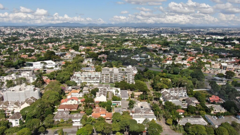 Imagem Apartamento com 3 Quartos à Venda, 220 m² em Hugo Lange - Curitiba