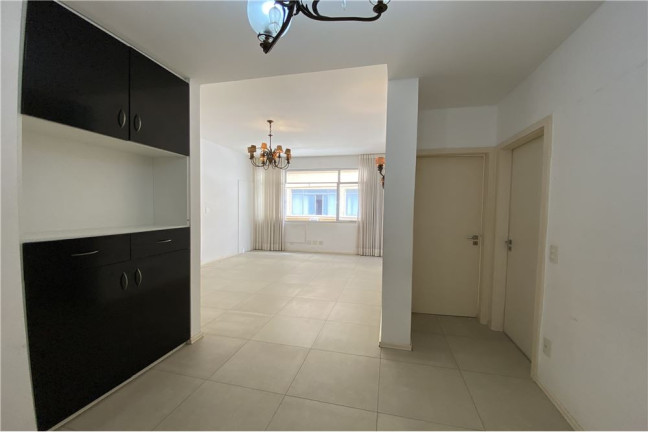 Imagem Apartamento com 3 Quartos à Venda, 107 m² em Copacabana - Rio De Janeiro Imagem Apartamento com 3 Quartos à Venda, 107 m² em Copacabana - Rio De Janeiro