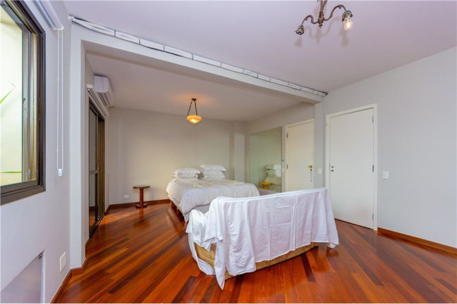 Imagem Imóvel com 3 Quartos à Venda, em Vila Nova Conceição - São Paulo Imagem Imóvel com 3 Quartos à Venda, em Vila Nova Conceição - São Paulo