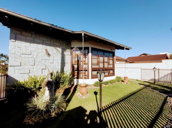 Casa com 5 Quartos à Venda, 411 m² em Floresta - Joinville