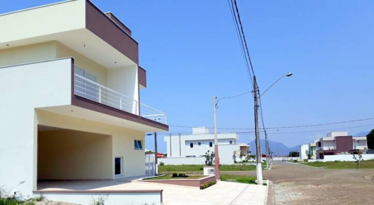 Imagem Casa com 4 Quartos à Venda, 300 m² em Bougainvillee 4 - Peruíbe Imagem Casa com 4 Quartos à Venda, 300 m² em Bougainvillee 4 - Peruíbe