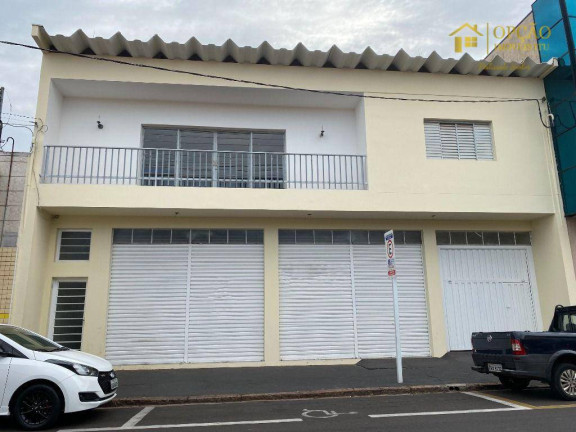 Casa com 3 Quartos para Alugar, 457 m² em Centro - Botucatu