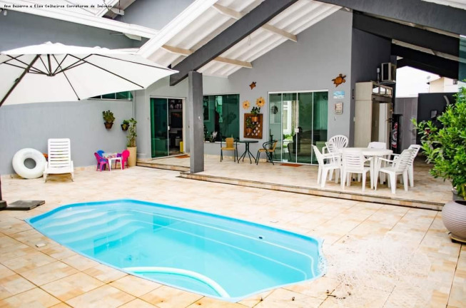 Imagem Casa com 3 Quartos à Venda, 271 m² em Piracangaguá - Taubaté