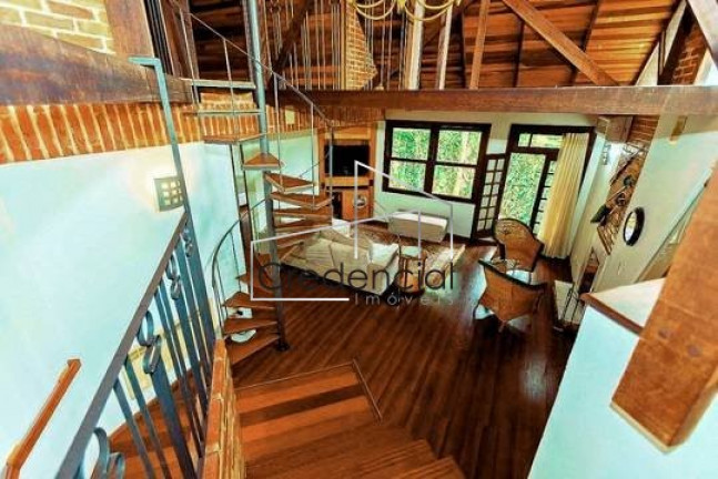 Imagem Casa com 6 Quartos à Venda, 337 m² em Santo Inácio - Curitiba Imagem Casa com 6 Quartos à Venda, 337 m² em Santo Inácio - Curitiba