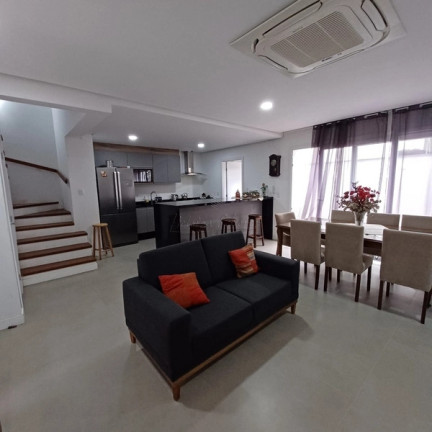 Imagem Casa com 3 Quartos à Venda, 306 m² em Vila Assunção - Porto Alegre