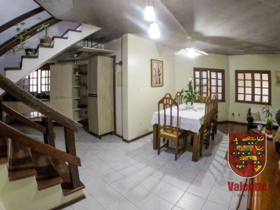 Imagem Casa com 8 Quartos à Venda,  em Capoeiras - Florianópolis
