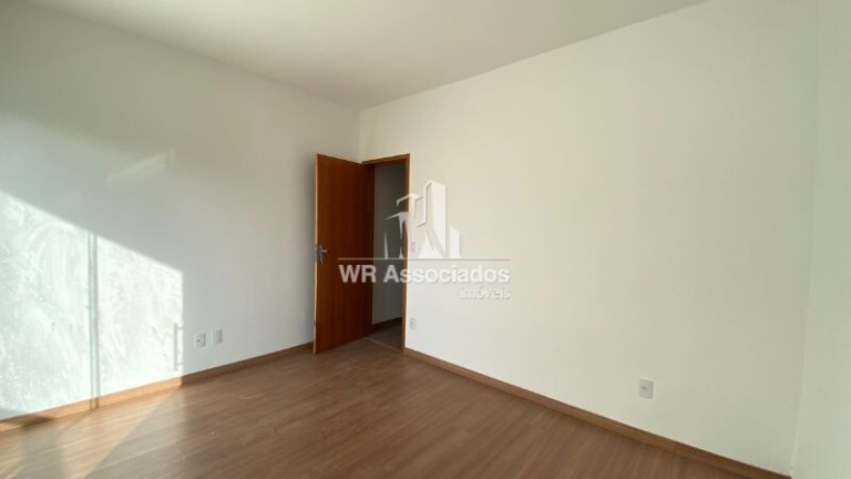 Imagem Casa com 3 Quartos à Venda, 217 m²
