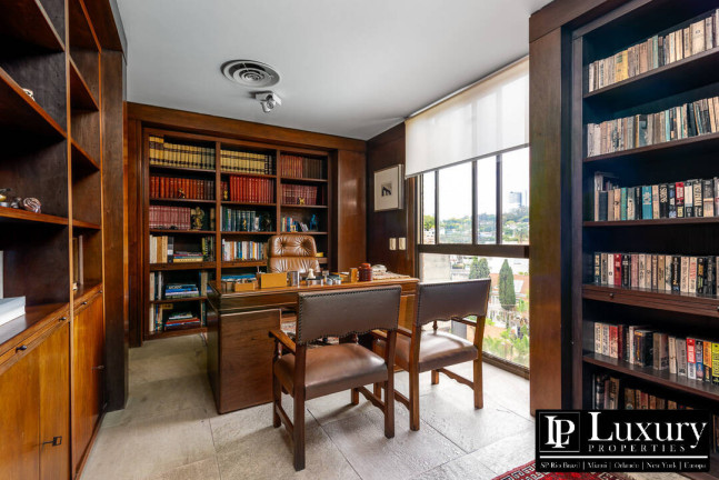 Imagem Casa com 4 Quartos à Venda,  em Pacaembu - São Paulo