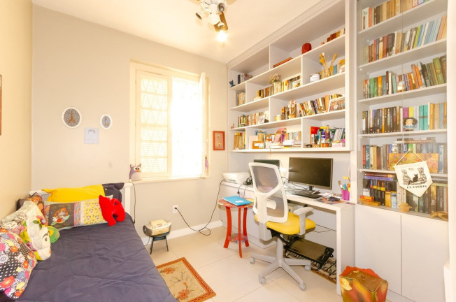 Imagem Casa com 4 Quartos à Venda,  em Petrópolis - Porto Alegre