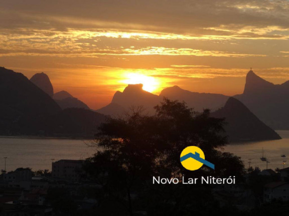 Imagem Casa com 3 Quartos à Venda, 300 m² em São Francisco - Niterói