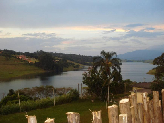 Casa à Venda,  em Batatuba - Piracaia
