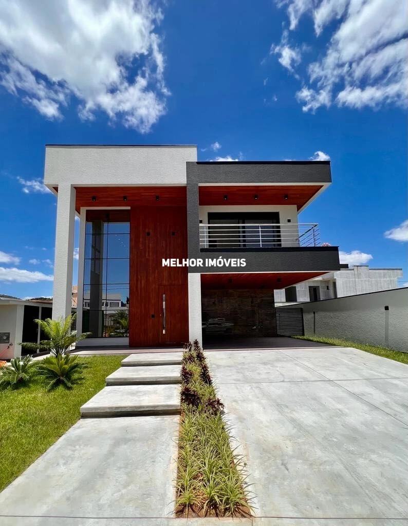Casa com 4 Quartos à Venda, 265 m² em Santa Regina - Camboriú