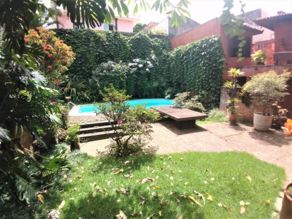Imagem Casa com 5 Quartos à Venda, 300 m² em Pacaembu - São Paulo Imagem Casa com 5 Quartos à Venda, 300 m² em Pacaembu - São Paulo