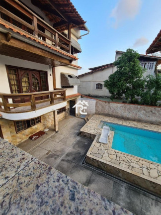 Casa com 6 Quartos à Venda, 360 m² em Maravista - Niterói