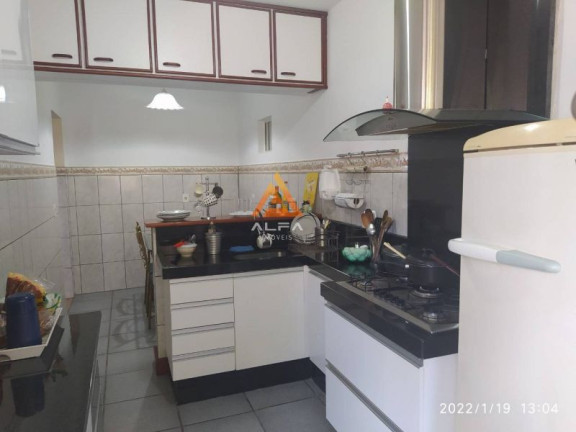 Imagem Casa com 2 Quartos à Venda, 75 m²