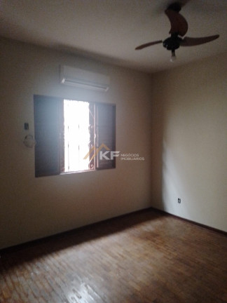 Casa com 3 Quartos à Venda, 200 m² em Vila Tibério - Ribeirão Preto