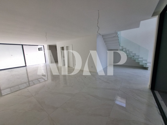 Imagem Casa com 4 Quartos à Venda, 400 m² em Recreio Dos Bandeirantes - Rio De Janeiro Imagem Casa com 4 Quartos à Venda, 400 m² em Recreio Dos Bandeirantes - Rio De Janeiro