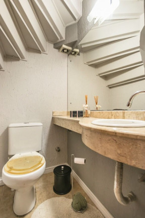 Imagem Imóvel com 3 Quartos à Venda,  em Teresópolis - Porto Alegre