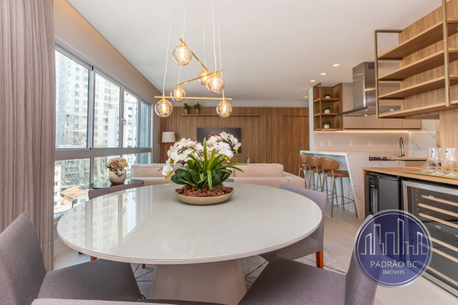 Imagem Apartamento com 4 Quartos à Venda, 132 m² em Centro - Balneário Camboriú Imagem Apartamento com 4 Quartos à Venda, 132 m² em Centro - Balneário Camboriú