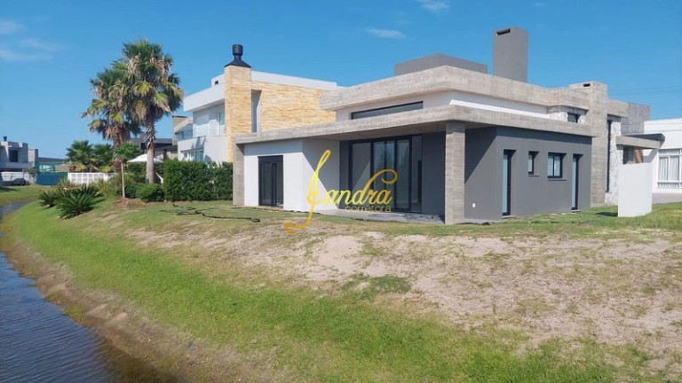 Imagem Casa de Condomínio com 4 Quartos à Venda, 240 m² em Remanso - Xangri-la
