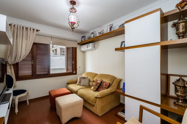 Imagem Imóvel com 3 Quartos à Venda, 131 m² em Higienópolis - Porto Alegre Imagem Imóvel com 3 Quartos à Venda, 131 m² em Higienópolis - Porto Alegre