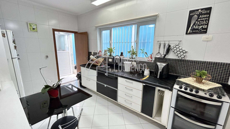 Imagem Casa com 4 Quartos à Venda, 180 m² em Aparecida - Santos Imagem Casa com 4 Quartos à Venda, 180 m² em Aparecida - Santos