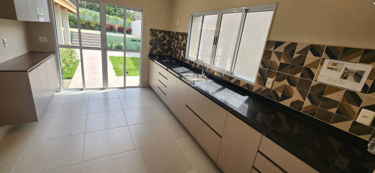 Imagem Casa com 3 Quartos à Venda, 314 m² em Jardim Santa Bárbara - Atibaia Imagem Casa com 3 Quartos à Venda, 314 m² em Jardim Santa Bárbara - Atibaia