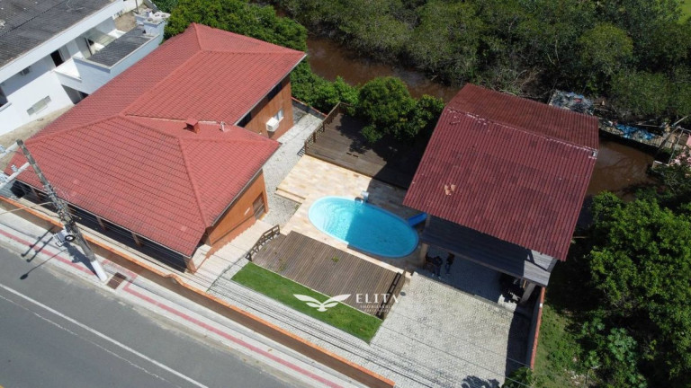 Imagem Casa com 6 Quartos à Venda,  em Itajuba - Barra Velha