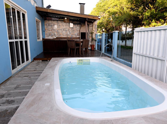Imagem Casa com 4 Quartos para Alugar ou Temporada, 100 m² em Bombas - Bombinhas Imagem Casa com 4 Quartos para Alugar ou Temporada, 100 m² em Bombas - Bombinhas