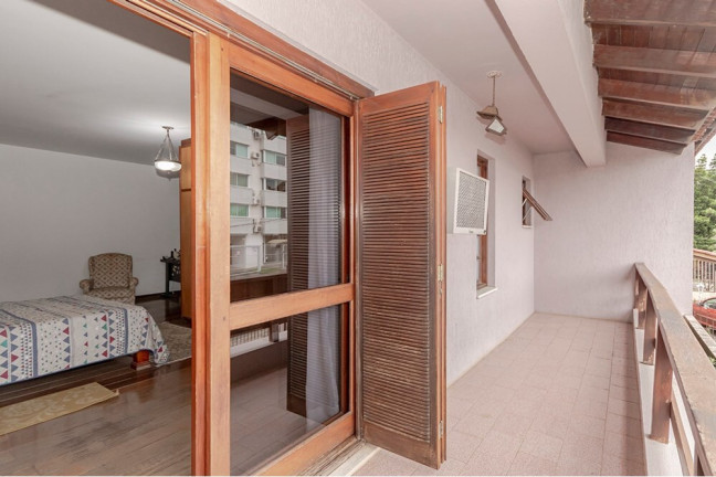 Imagem Casa com 4 Quartos à Venda, 388 m² em Jardim Itu - Porto Alegre Imagem Casa com 4 Quartos à Venda, 388 m² em Jardim Itu - Porto Alegre