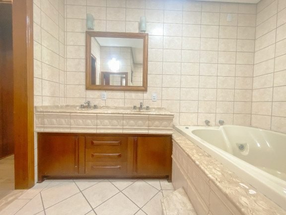 Imagem Casa com 3 Quartos à Venda, 320 m² em Coqueiros - Florianópolis Imagem Casa com 3 Quartos à Venda, 320 m² em Coqueiros - Florianópolis