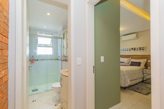 Imagem Imóvel com 1 Quarto à Venda, 61 m² em Menino Deus - Porto Alegre Imagem Imóvel com 1 Quarto à Venda, 61 m² em Menino Deus - Porto Alegre
