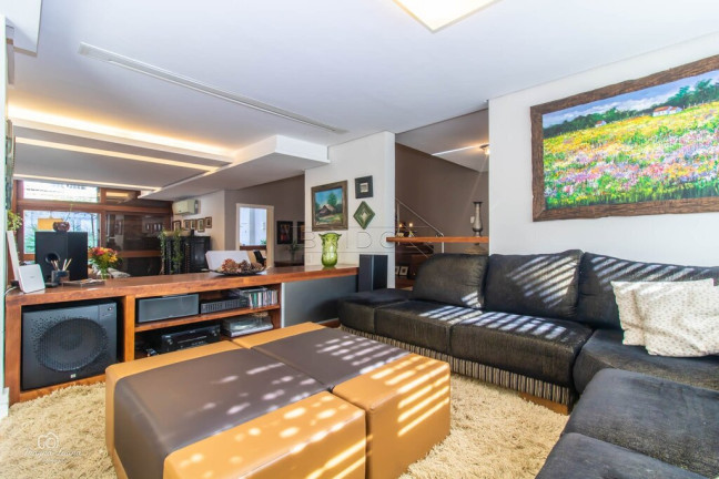 Imagem Casa com 6 Quartos à Venda, 570 m² em Três Figueiras - Porto Alegre