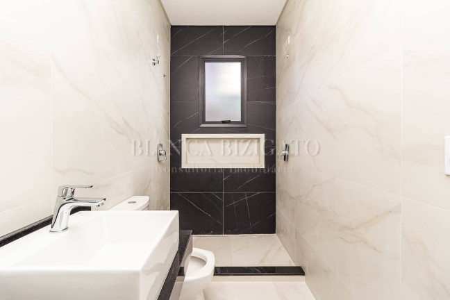 Casa com 3 Quartos à Venda, 132 m² em água Verde - Curitiba
