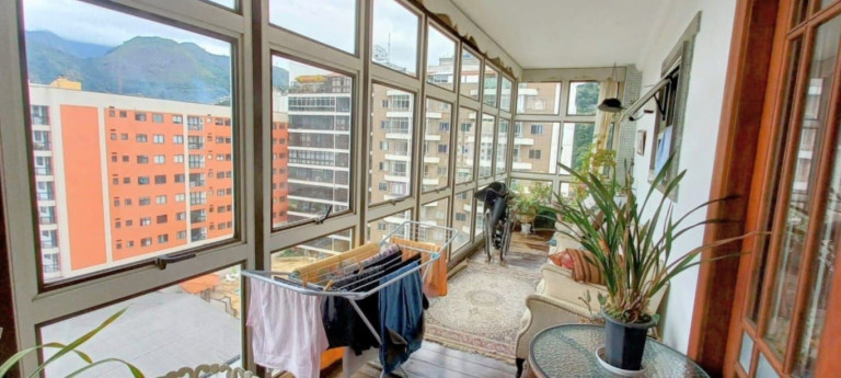 Imagem Imóvel com 3 Quartos à Venda, 187 m² em Várzea - Teresópolis Imagem Imóvel com 3 Quartos à Venda, 187 m² em Várzea - Teresópolis