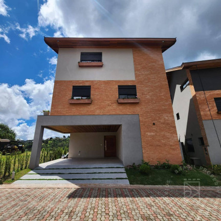 Imagem Casa com 4 Quartos à Venda, 230 m² em Recanto Araucária - Campos Do Jordão Imagem Casa com 4 Quartos à Venda, 230 m² em Recanto Araucária - Campos Do Jordão