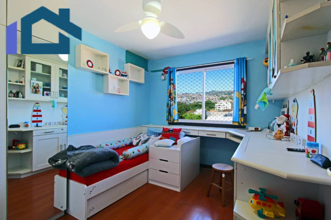 Imagem Sobrado com 3 Quartos à Venda, 179 m² em Cristal - Porto Alegre