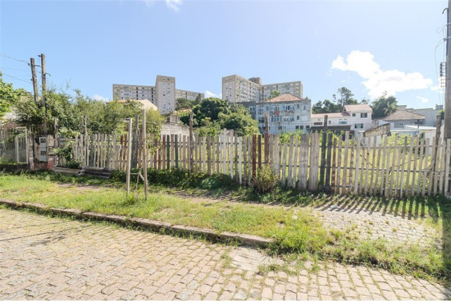 Imagem Terreno à Venda, 1.317 m² em Santo Antônio - Porto Alegre Imagem Terreno à Venda, 1.317 m² em Santo Antônio - Porto Alegre