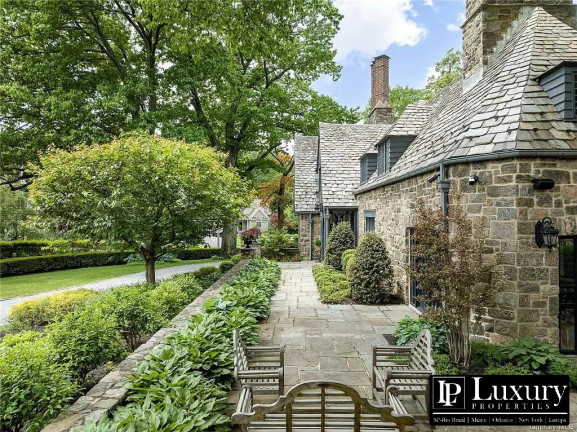 Imagem Casa com 5 Quartos à Venda,  em Bronxville - New York City