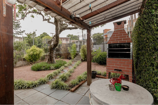 Imagem Casa com 3 Quartos à Venda, 167 m² em Vila Jardim - Porto Alegre Imagem Casa com 3 Quartos à Venda, 167 m² em Vila Jardim - Porto Alegre