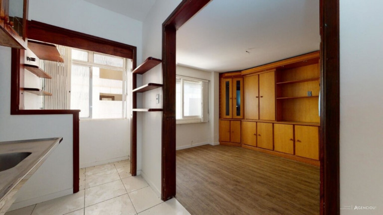 Imagem Imóvel com 1 Quarto à Venda, 37 m² em Centro Histórico - Porto Alegre Imagem Imóvel com 1 Quarto à Venda, 37 m² em Centro Histórico - Porto Alegre