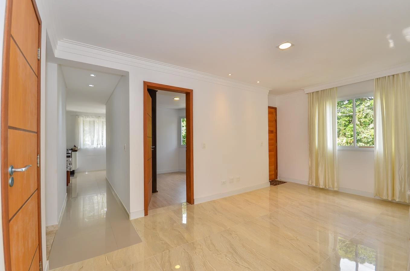 Imagem Casa com 3 Quartos à Venda, 236 m² em Vista Alegre - Curitiba Imagem Casa com 3 Quartos à Venda, 236 m² em Vista Alegre - Curitiba