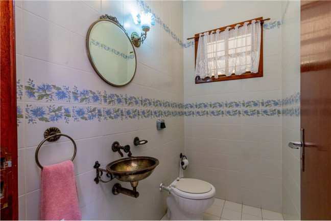 Imagem Casa com 4 Quartos à Venda, em Jardim Itu - Porto Alegre Imagem Casa com 4 Quartos à Venda, em Jardim Itu - Porto Alegre